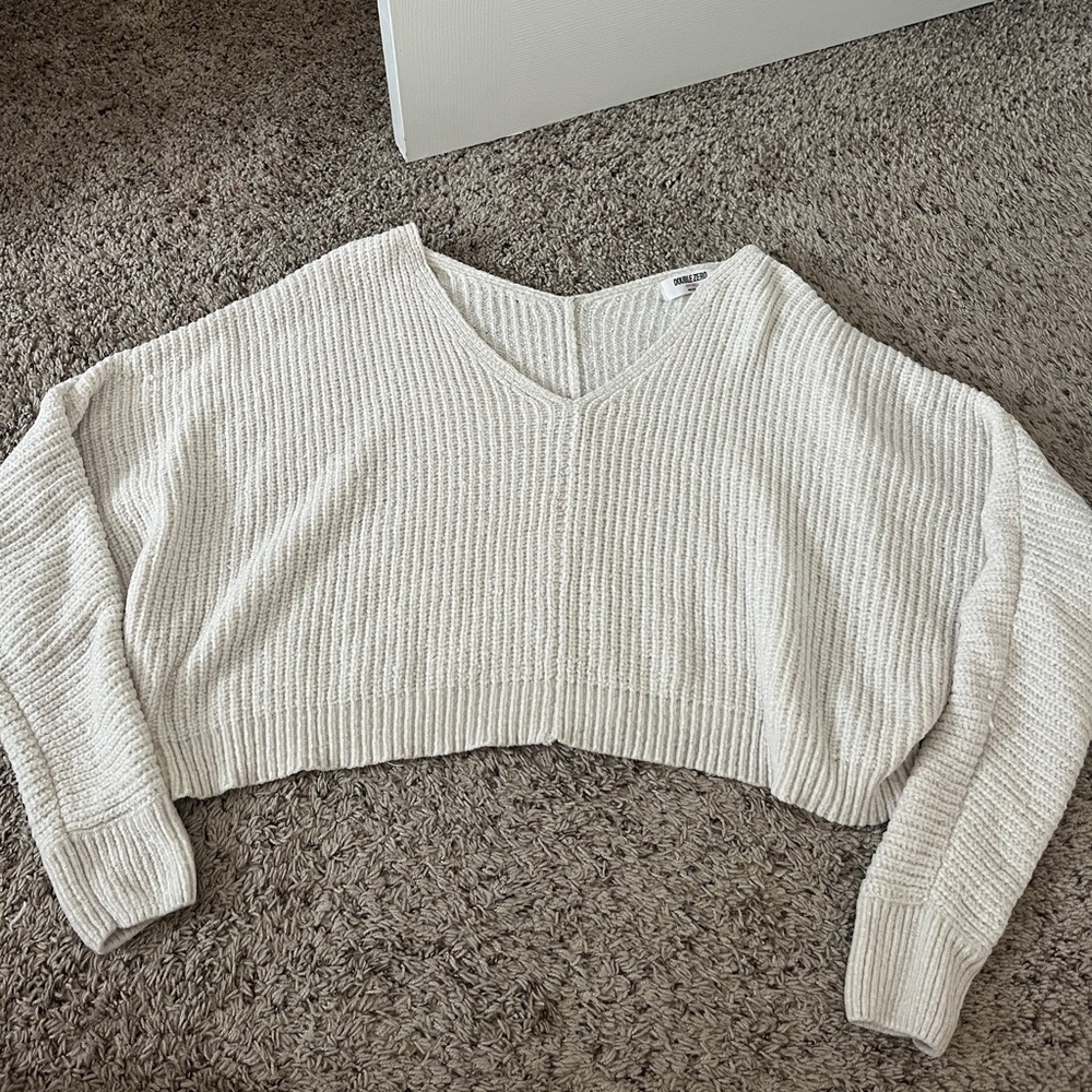 Loose fit cream cropped sweater